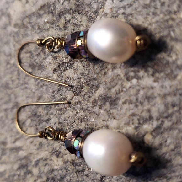 Pearl and Chrystal earrings. - Picture 2 of 2